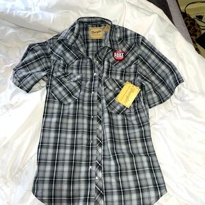 Wrangler shirt NEW w TAGS, fresh condition